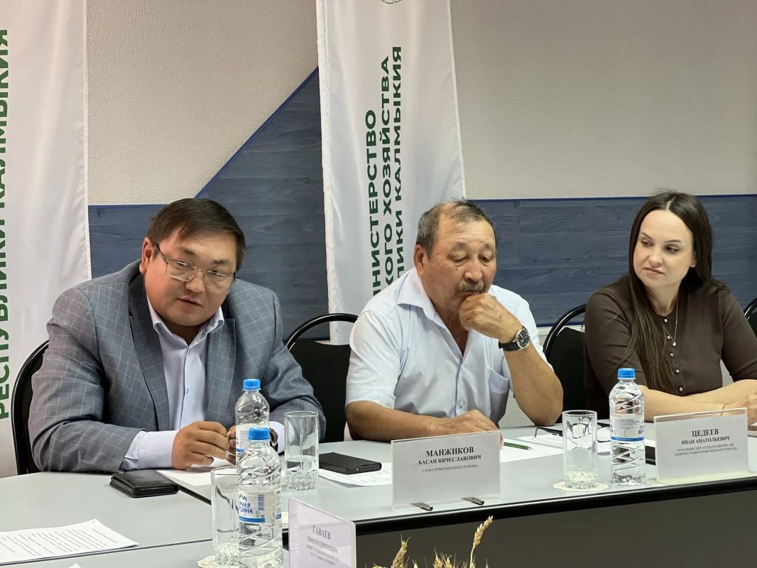 Министерство сельского хозяйства Республики Калмыкия продолжает планомерную работу по поддержке сельских территорий — на этот раз рабочая встреча прошла с представителями Приютненского районного муниципального образования Министерство сельского хозяйства Республики Калмыкия продолжает планомерную работу по поддержке сельских территорий — на этот раз рабочая встреча прошла с представителями Приютненского районного муниципального образования