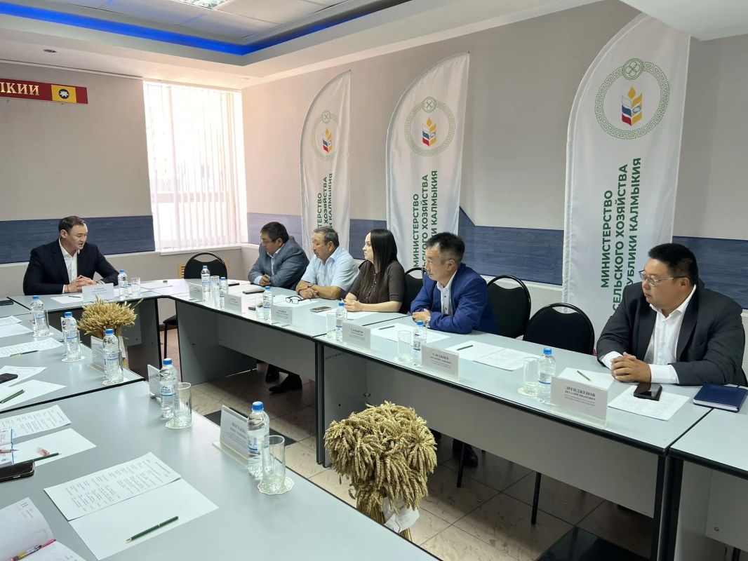 Министерство сельского хозяйства Республики Калмыкия продолжает планомерную работу по поддержке сельских территорий — на этот раз рабочая встреча прошла с представителями Приютненского районного муниципального образования Министерство сельского хозяйства Республики Калмыкия продолжает планомерную работу по поддержке сельских территорий — на этот раз рабочая встреча прошла с представителями Приютненского районного муниципального образования