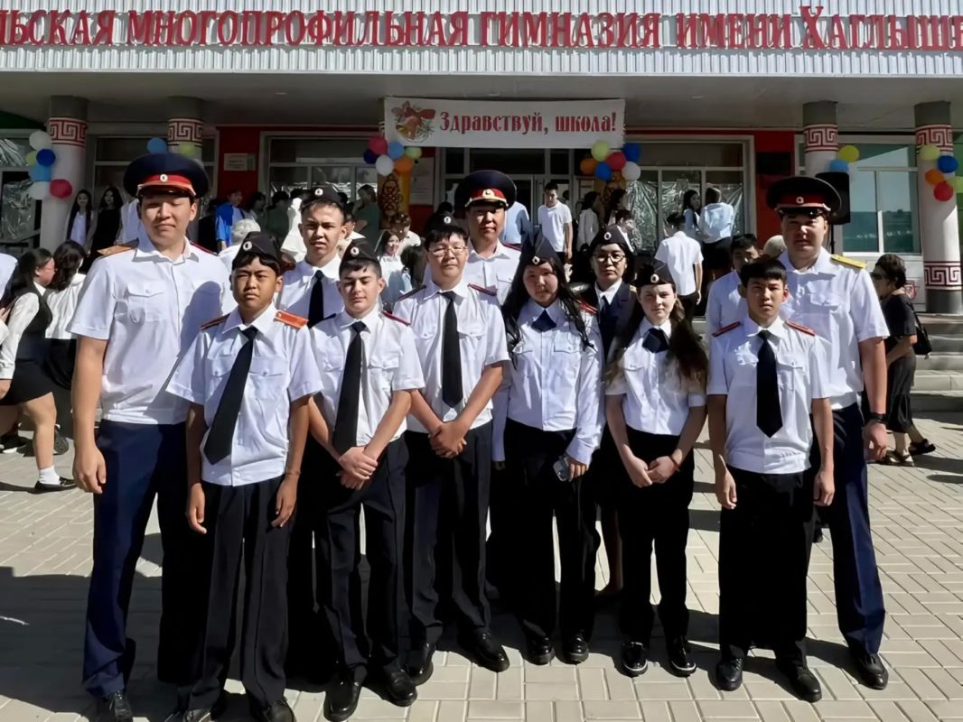 В Республике Калмыкия торжественно открыли профильные кадетские классы Следственного комитета Российской Федерации В Республике Калмыкия торжественно открыли профильные кадетские классы Следственного комитета Российской Федерации