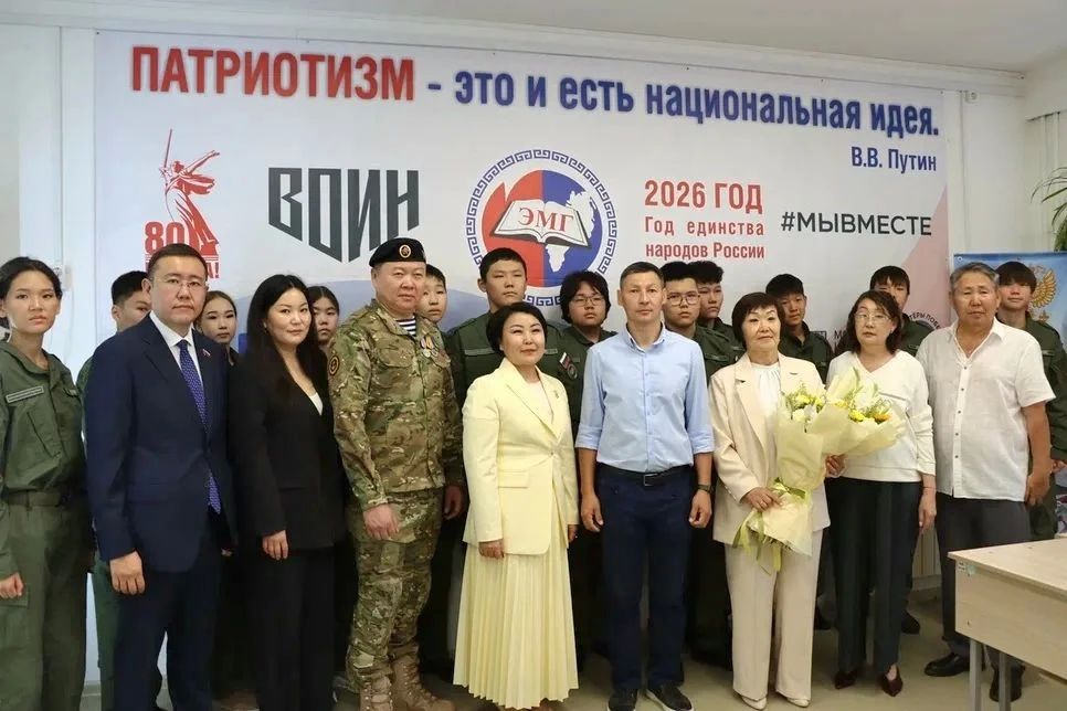 Премьер Калмыкии Гиляна Босхомджиева поздравила с Днём знаний гимназистов, родителей и педагогов Элистинской многопрофильной гимназии и приняла участие в первосентябрьской торжественной линейке, традиционно знаменующей... Премьер Калмыкии Гиляна Босхомджиева поздравила с Днём знаний гимназистов, родителей и педагогов Элистинской многопрофильной гимназии и приняла участие в первосентябрьской торжественной линейке, традиционно знаменующей...