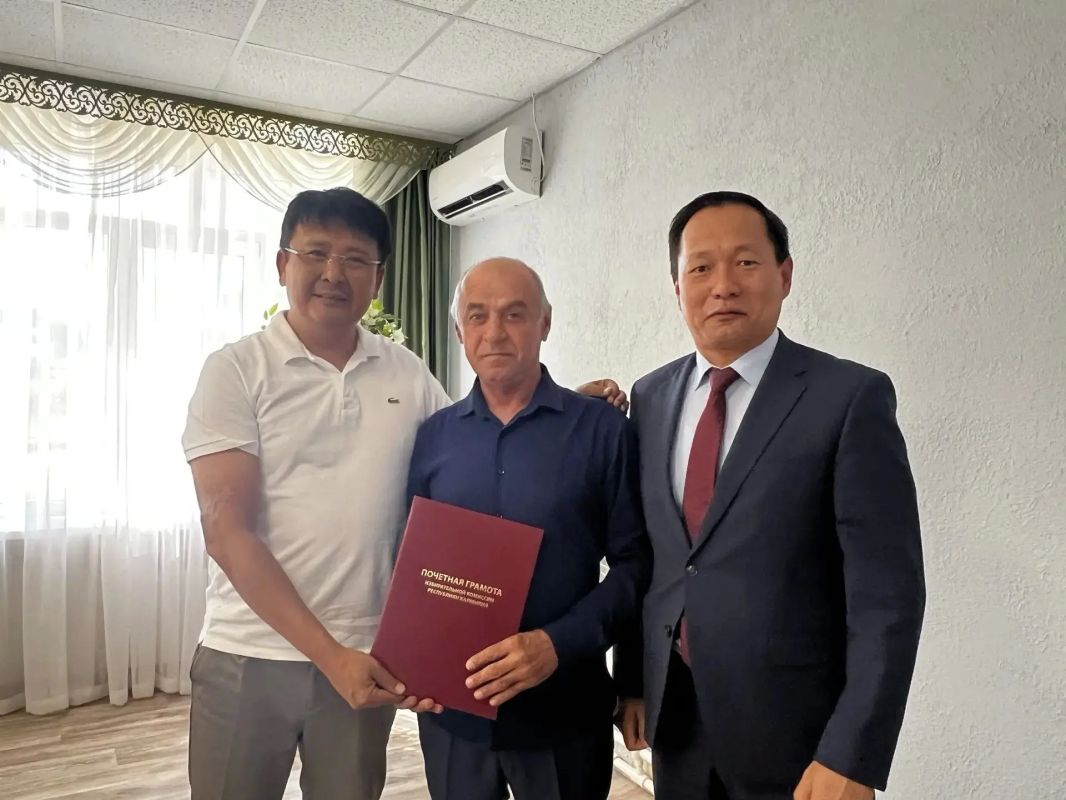 Председатель Избирательной комиссии Республики Калмыкия Бембя Чужаев встретился с организаторами выборов Целинного района, главой Администрации Целинного РМО Басангом Убушаевым Председатель Избирательной комиссии Республики Калмыкия Бембя Чужаев встретился с организаторами выборов Целинного района, главой Администрации Целинного РМО Басангом Убушаевым