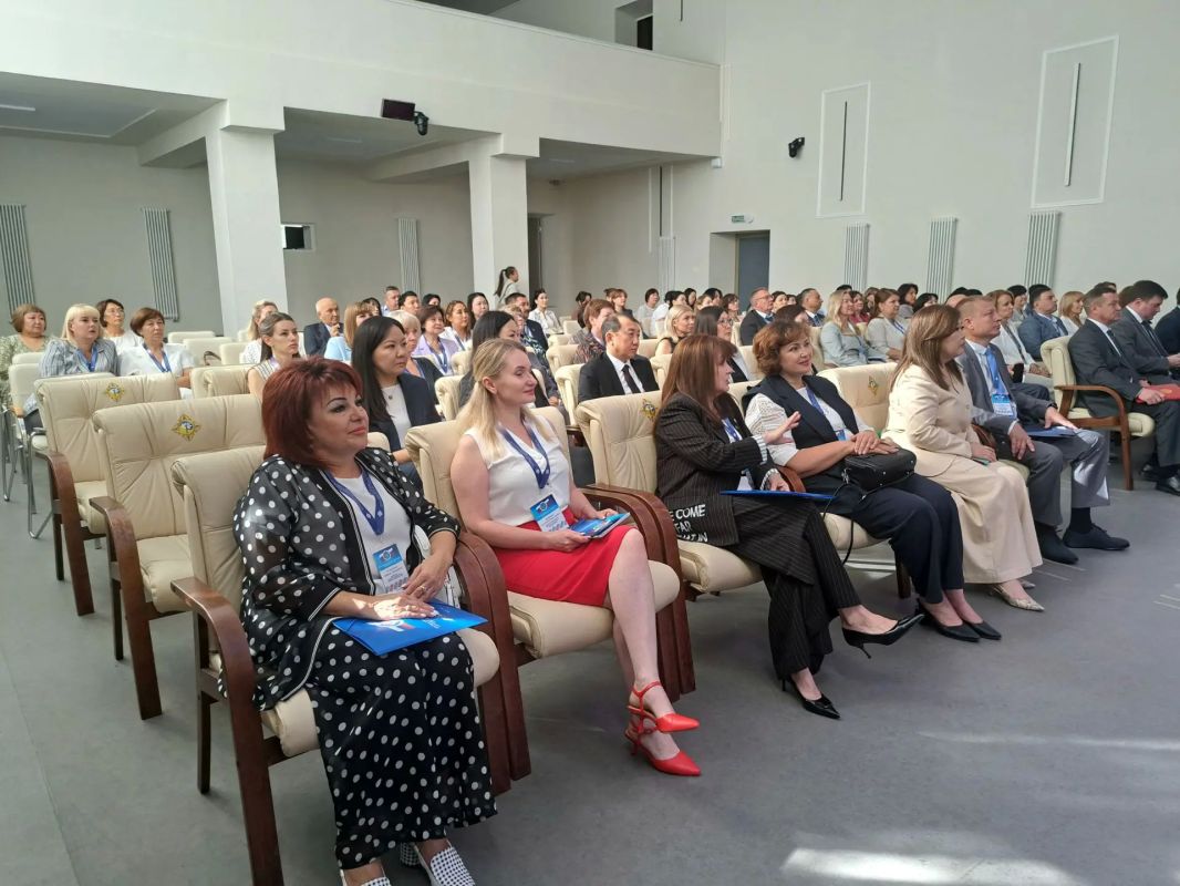 Председатель Народного Хурала (Парламента) Республики Калмыкия Артем Михайлов принял участие в торжественном открытии XVII Общего собрания Представительства Союза муниципальных контрольно-счетных органов в Южном федеральном... Председатель Народного Хурала (Парламента) Республики Калмыкия Артем Михайлов принял участие в торжественном открытии XVII Общего собрания Представительства Союза муниципальных контрольно-счетных органов в Южном федеральном...