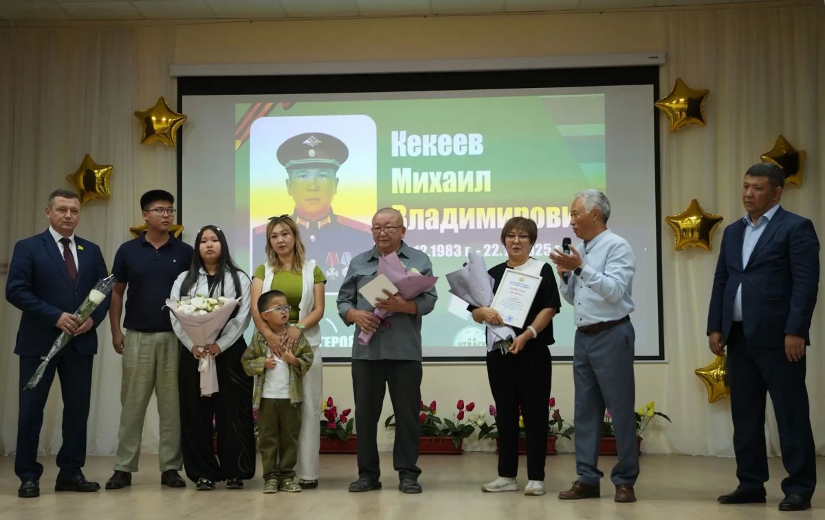В школе №17 города Элисты состоялась церемония вручения медали общественного признания «Отец солдата» В школе №17 города Элисты состоялась церемония вручения медали общественного признания «Отец солдата»