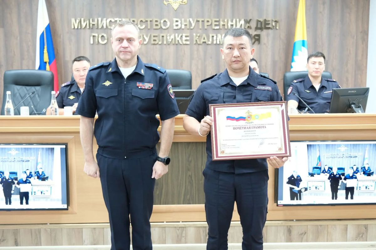 Министр внутренних дел поздравил с профессиональным праздником сотрудников патрульно-постовой службы полиции и подразделений по исполнению административного законодательства Министр внутренних дел поздравил с профессиональным праздником сотрудников патрульно-постовой службы полиции и подразделений по исполнению административного законодательства