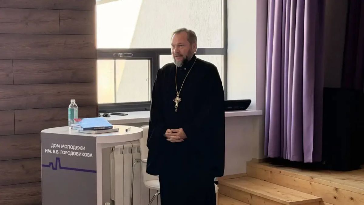 В Доме молодёжи прошла лекция об Элистинском чуде В Доме молодёжи прошла лекция об Элистинском чуде