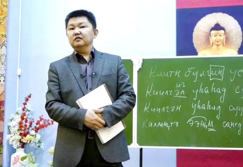 Бату Хасиков: Сегодня мы отмечаем День калмыцкого языка и национальной письменности Бату Хасиков: Сегодня мы отмечаем День калмыцкого языка и национальной письменности