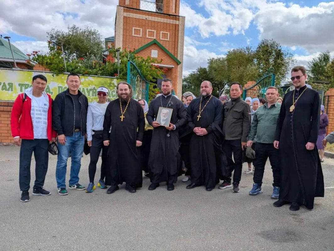 В Элисте стартовали торжества в честь 80-летия явления Христа В Элисте стартовали торжества в честь 80-летия явления Христа