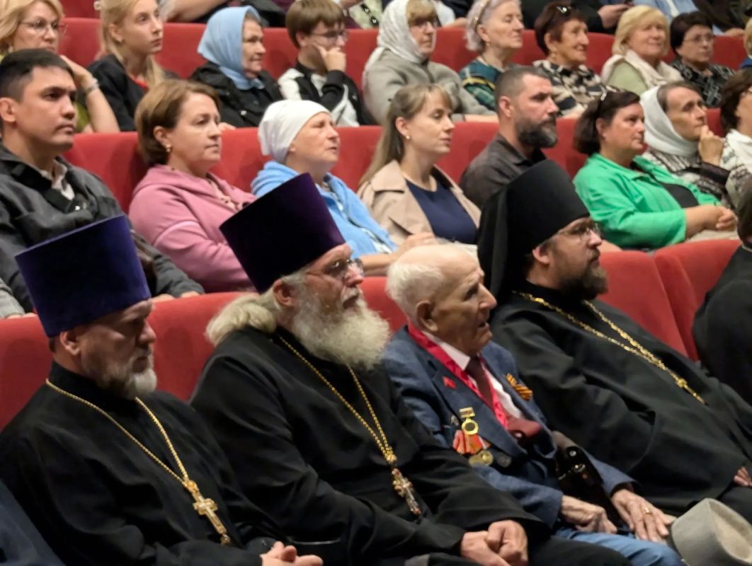 Максим Сорокин: Элистинское чудо.. Посмотрел фильм, снятый телеканалом «СПАС» к 80-летию Явления Христа в Элисте Максим Сорокин: Элистинское чудо.. Посмотрел фильм, снятый телеканалом «СПАС» к 80-летию Явления Христа в Элисте