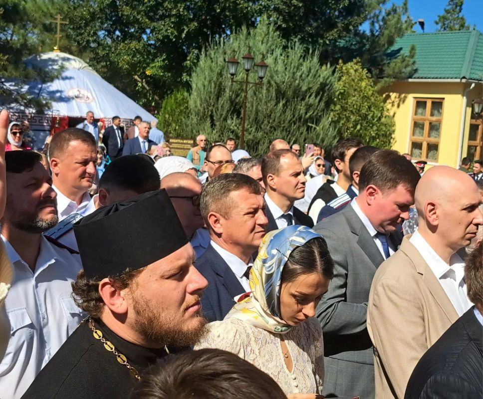 Сегодня в Калмыкии продолжилось празднование 80-летия Явления Христа в Элисте в 1946 году Сегодня в Калмыкии продолжилось празднование 80-летия Явления Христа в Элисте в 1946 году