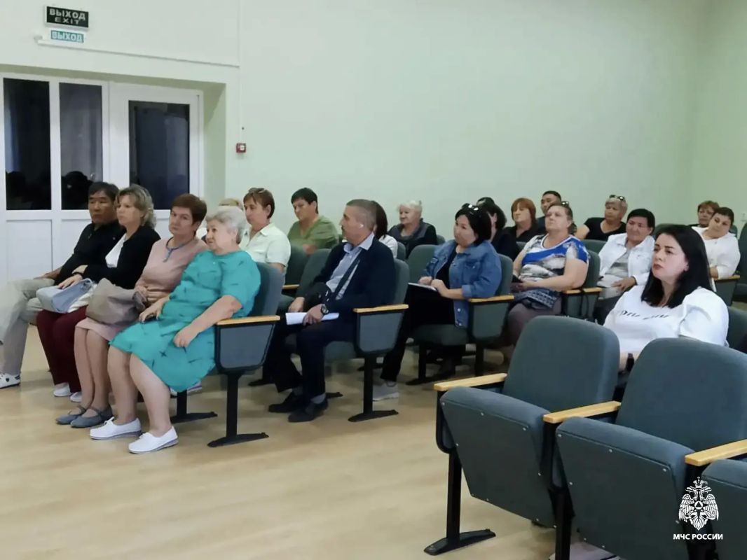 Сотрудники МЧС России проводят инструктажи с членами участковых избирательных комиссий Сотрудники МЧС России проводят инструктажи с членами участковых избирательных комиссий