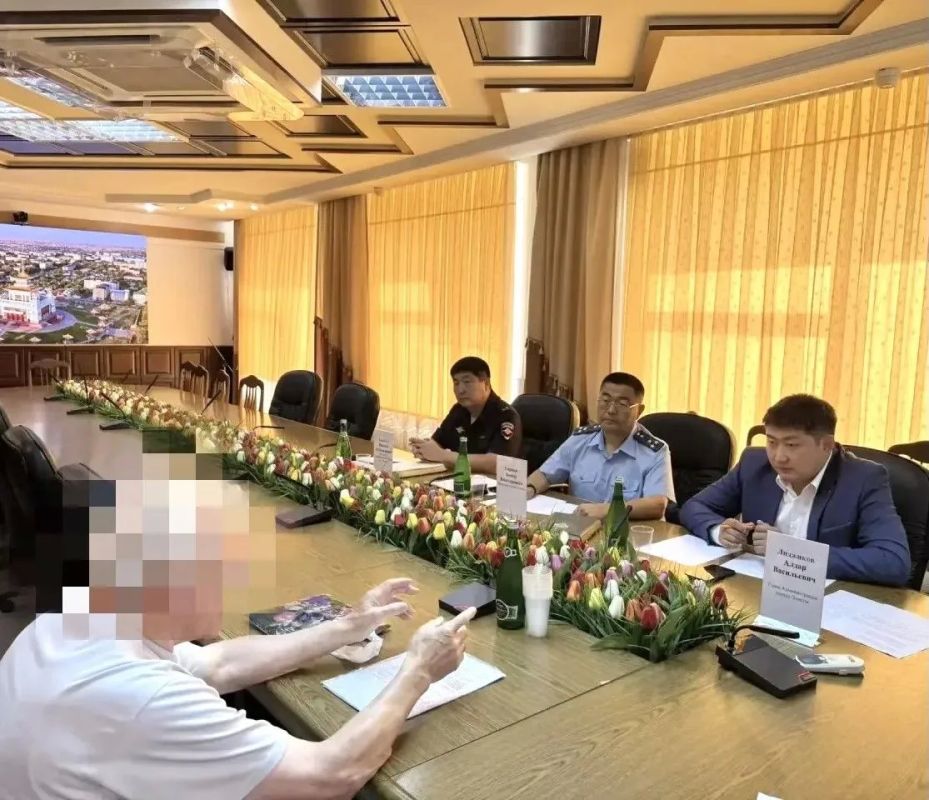 Прокурор Элисты провёл выездной приём граждан в администрации города