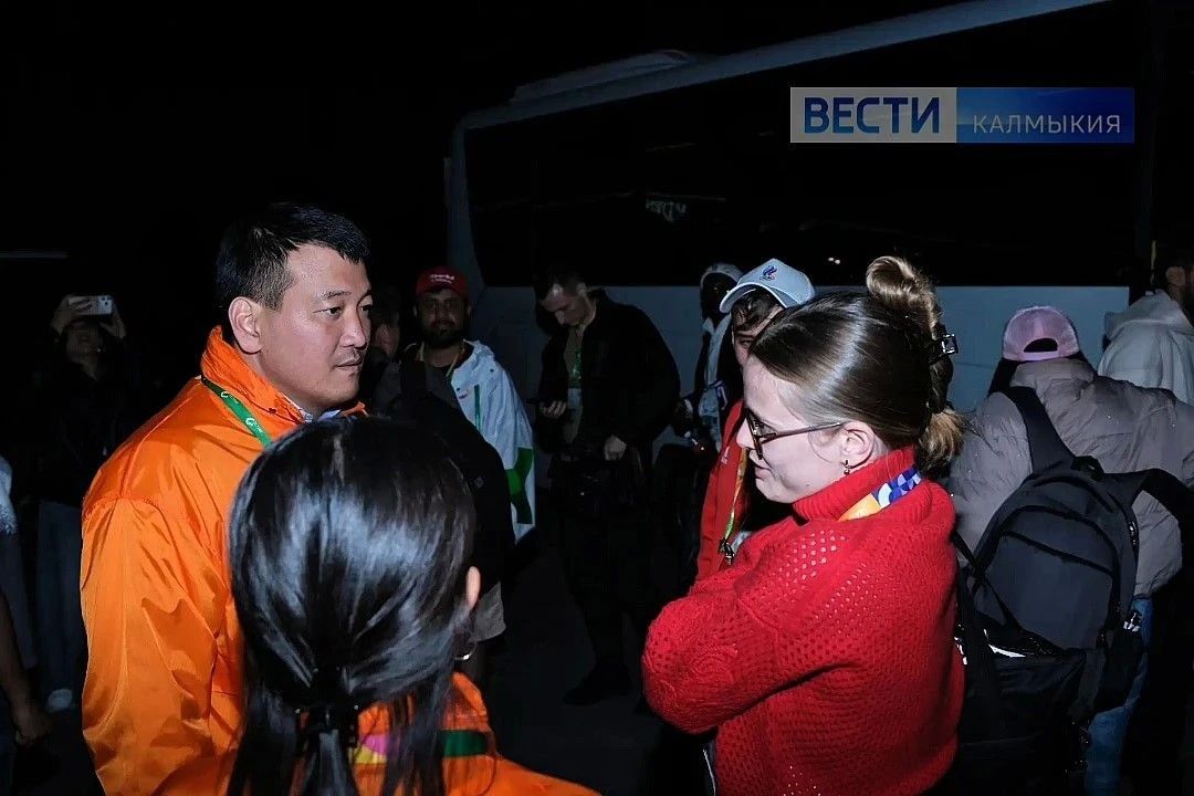 В Калмыкию прибыли участники международного фестиваля молодежи Это более двадцати молодежных лидеров из государств ближнего и дальнего зарубежья. Они примут участие в проекте Росмолодёжи «Больше, чем путешествие». В степной... В Калмыкию прибыли участники международного фестиваля молодежи Это более двадцати молодежных лидеров из государств ближнего и дальнего зарубежья. Они примут участие в проекте Росмолодёжи «Больше, чем путешествие». В степной...