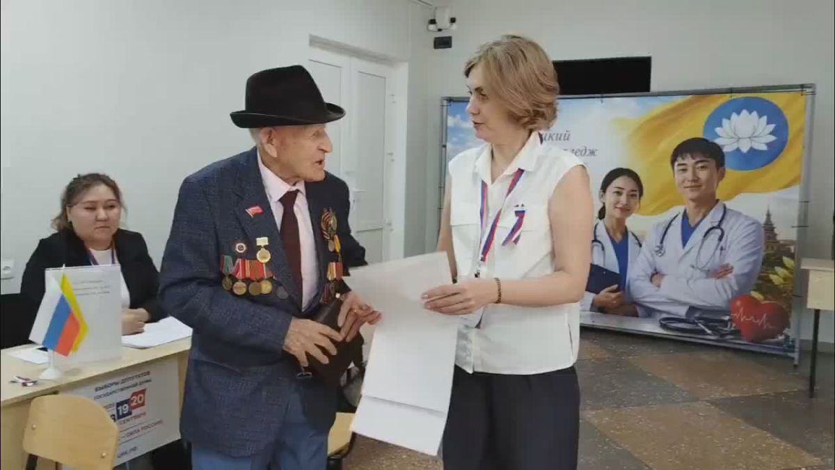 На избирательном участке №24 для почетного гостя создали по-настоящему теплую атмосферу