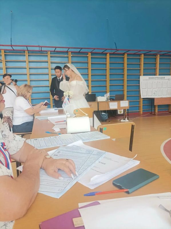 Сначала — «Да!» в ЗАГСе, потом — выбор в УИКе! Сначала — «Да!» в ЗАГСе, потом — выбор в УИКе!
