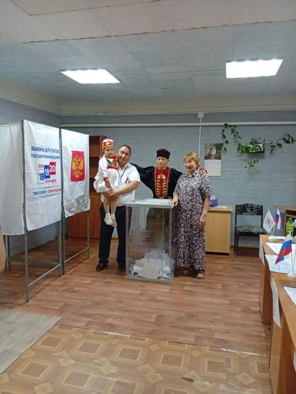 Явка избирателей. По состоянию на 18.00 часов на выборах депутатов Государственной Думы Федерального Собрания Российской Федерации девятого созыва по одномандатному избирательному округу № 18 проголосовало более 48%... Явка избирателей. По состоянию на 18.00 часов на выборах депутатов Государственной Думы Федерального Собрания Российской Федерации девятого созыва по одномандатному избирательному округу № 18 проголосовало более 48%...