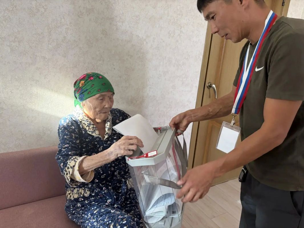 Уважаемые избиратели!. Напоминаем, чтобы проголосовать вне помещения для голосования необходимо обратиться в свою участковую избирательную комиссию лично или через другое лицо до 14.00 часов 20 сентября Уважаемые избиратели!. Напоминаем, чтобы проголосовать вне помещения для голосования необходимо обратиться в свою участковую избирательную комиссию лично или через другое лицо до 14.00 часов 20 сентября
