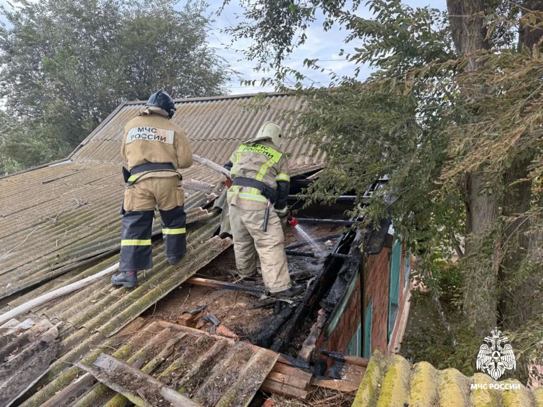 В Черноземельском районе потушили пожар в жилом доме В Черноземельском районе потушили пожар в жилом доме