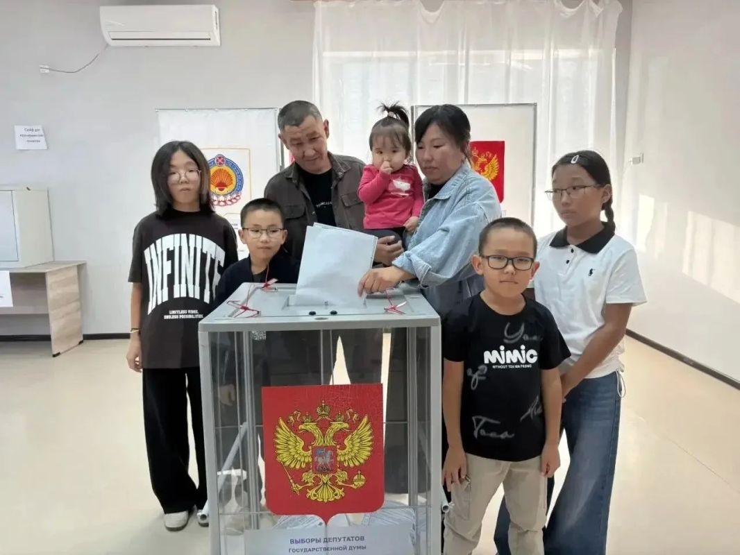 Сегодня в нашей республике отмечается замечательный и теплый праздник — День многодетной семьи! Сегодня в нашей республике отмечается замечательный и теплый праздник — День многодетной семьи!