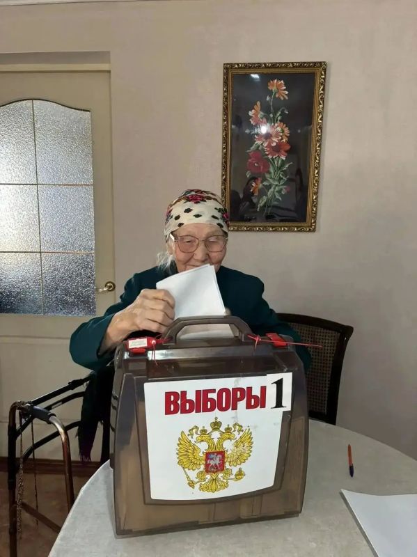 Уважаемые избиратели!. Напоминаем, чтобы проголосовать вне помещения для голосования необходимо обратиться в свою участковую избирательную комиссию лично или через другое лицо до 14.00 часов 20 сентября Уважаемые избиратели!. Напоминаем, чтобы проголосовать вне помещения для голосования необходимо обратиться в свою участковую избирательную комиссию лично или через другое лицо до 14.00 часов 20 сентября