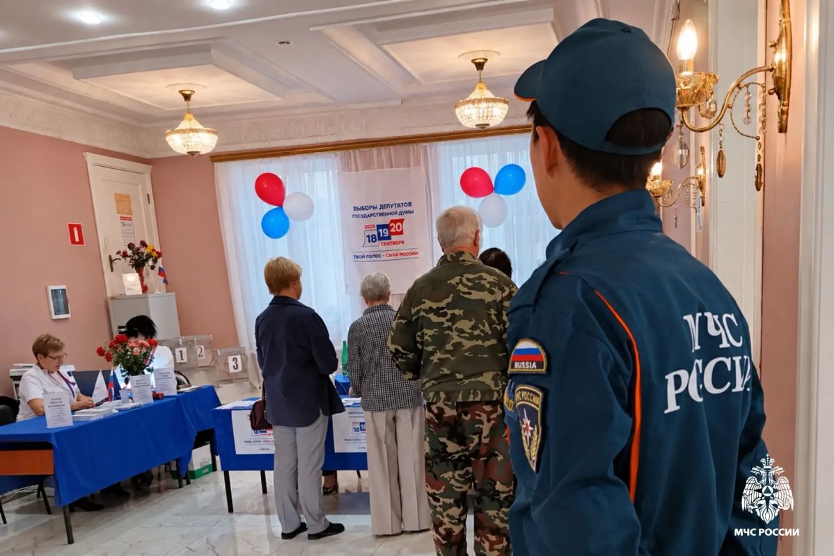 Сотрудники МЧС России обеспечили пожарную безопасность в дни голосования Сотрудники МЧС России обеспечили пожарную безопасность в дни голосования