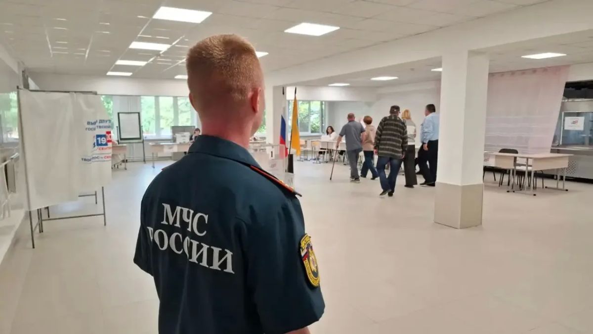 Сотрудники МЧС России обеспечили пожарную безопасность в дни голосования Сотрудники МЧС России обеспечили пожарную безопасность в дни голосования