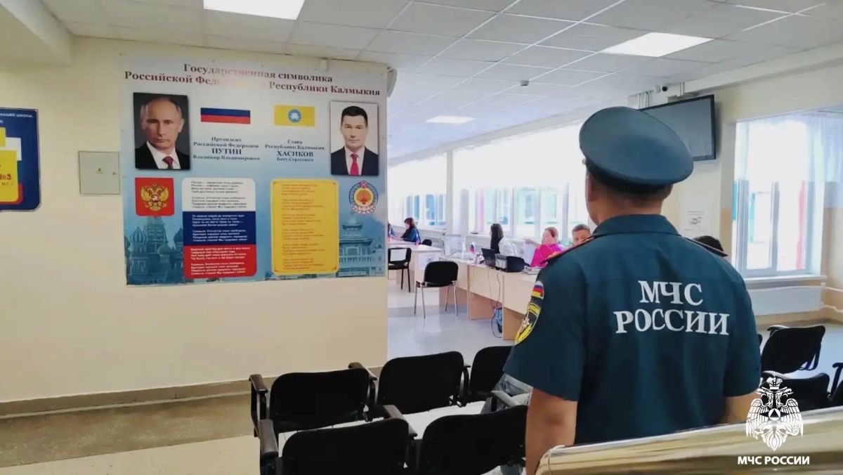 Сотрудники МЧС России обеспечили пожарную безопасность в дни голосования Сотрудники МЧС России обеспечили пожарную безопасность в дни голосования