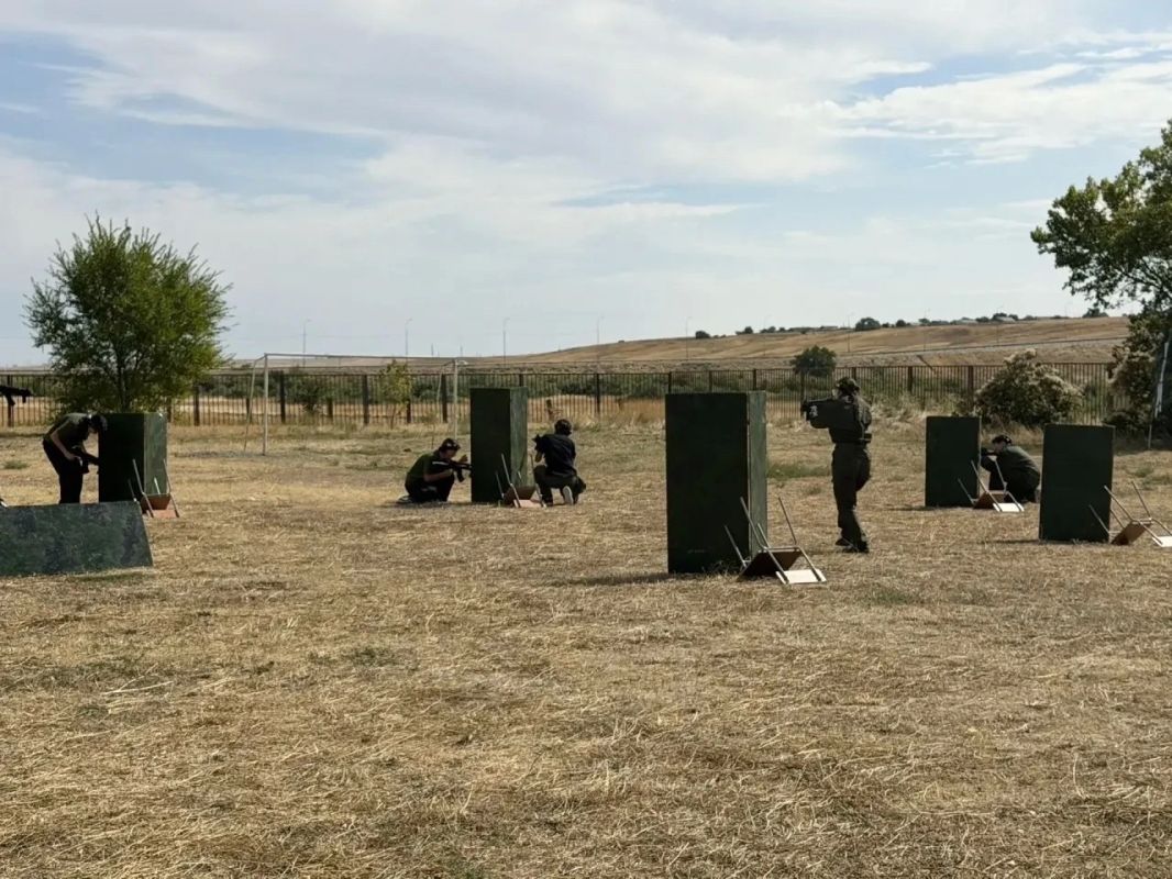 Команда кадетского класса Лаганской средней школы стала победителем военно-патриотического соревнования «арин арслгуд» ("Богатыри Джангара") Команда кадетского класса Лаганской средней школы стала победителем военно-патриотического соревнования «арин арслгуд» ("Богатыри Джангара")