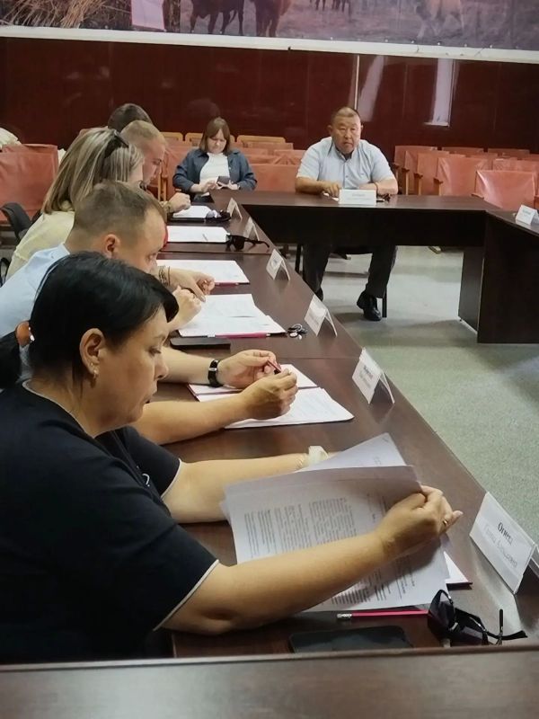По поручению Председателя Народного Хурала (Парламента) Республики Калмыкия Артема Михайлова депутат регионального парламента Григорий Цебеков принял участие в 16-й внеочередной сессии Собрания депутатов Сарпинского РМО РК По поручению Председателя Народного Хурала (Парламента) Республики Калмыкия Артема Михайлова депутат регионального парламента Григорий Цебеков принял участие в 16-й внеочередной сессии Собрания депутатов Сарпинского РМО РК