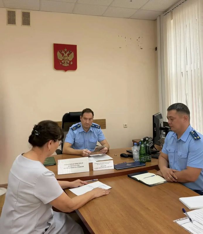 Первый заместитель прокурора республики провел прием жителей Лаганского и Черноземельского районов Первый заместитель прокурора республики провел прием жителей Лаганского и Черноземельского районов