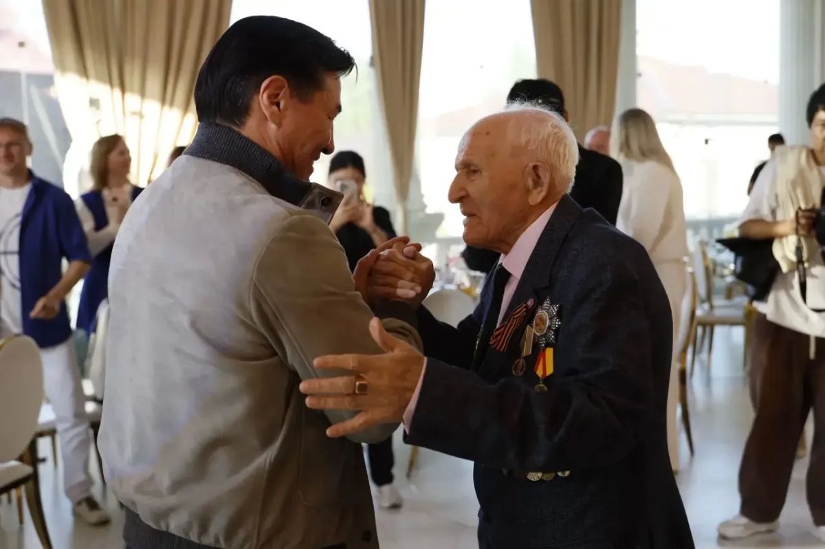 Бату Хасиков: Поздравил со 101-летием нашего дорогого ветерана Великой Отечественной войны Петра Леонтьевича Леонтьева Бату Хасиков: Поздравил со 101-летием нашего дорогого ветерана Великой Отечественной войны Петра Леонтьевича Леонтьева