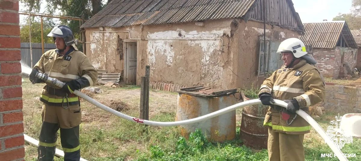 В Яшалтинском районе ликвидировали возгорание жилого дома В Яшалтинском районе ликвидировали возгорание жилого дома