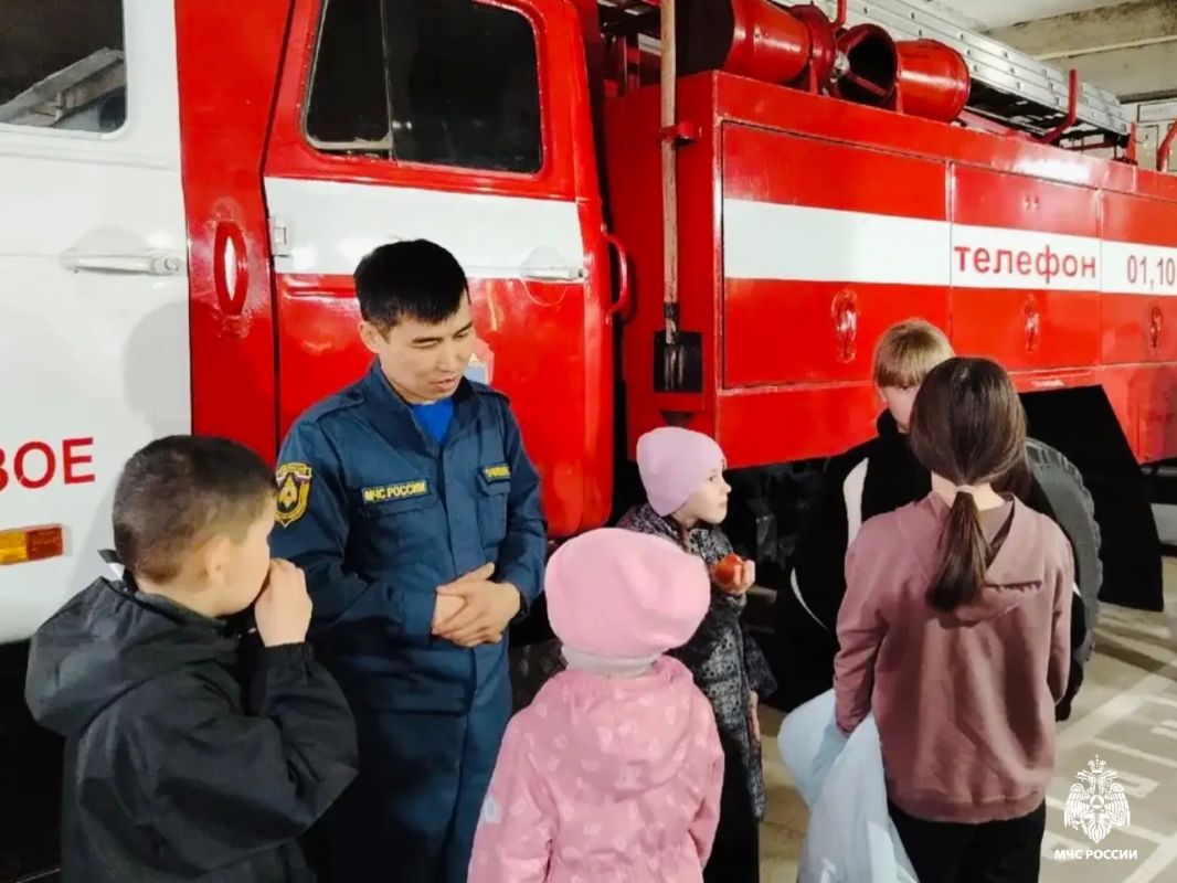 В гостях у огнеборцев: знакомство с профессией В гостях у огнеборцев: знакомство с профессией