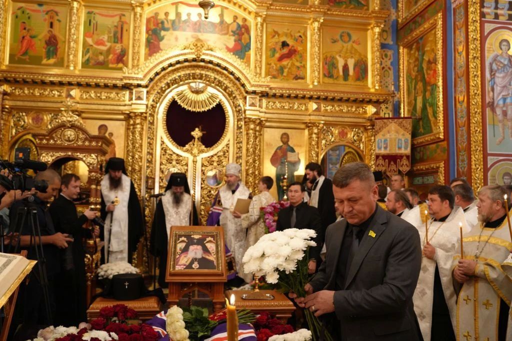 Сегодня в Казанском кафедральном соборе г. Элисты состоялись похороны первого правящего архиерея Элистинской и Калмыцкой епархии, архиепископа Зосимы Сегодня в Казанском кафедральном соборе г. Элисты состоялись похороны первого правящего архиерея Элистинской и Калмыцкой епархии, архиепископа Зосимы