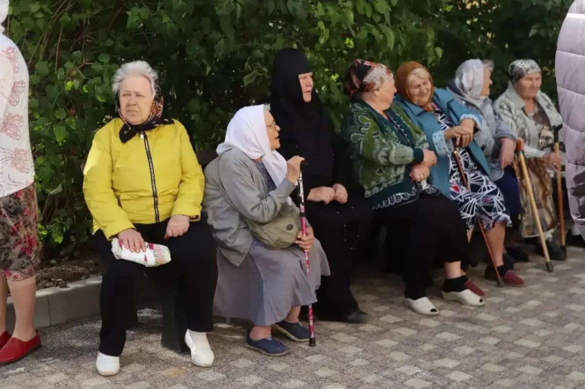 Элиста провожает в последний путь архиепископа Зосиму Элиста провожает в последний путь архиепископа Зосиму