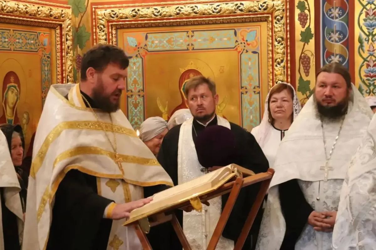 Элиста провожает в последний путь архиепископа Зосиму Элиста провожает в последний путь архиепископа Зосиму
