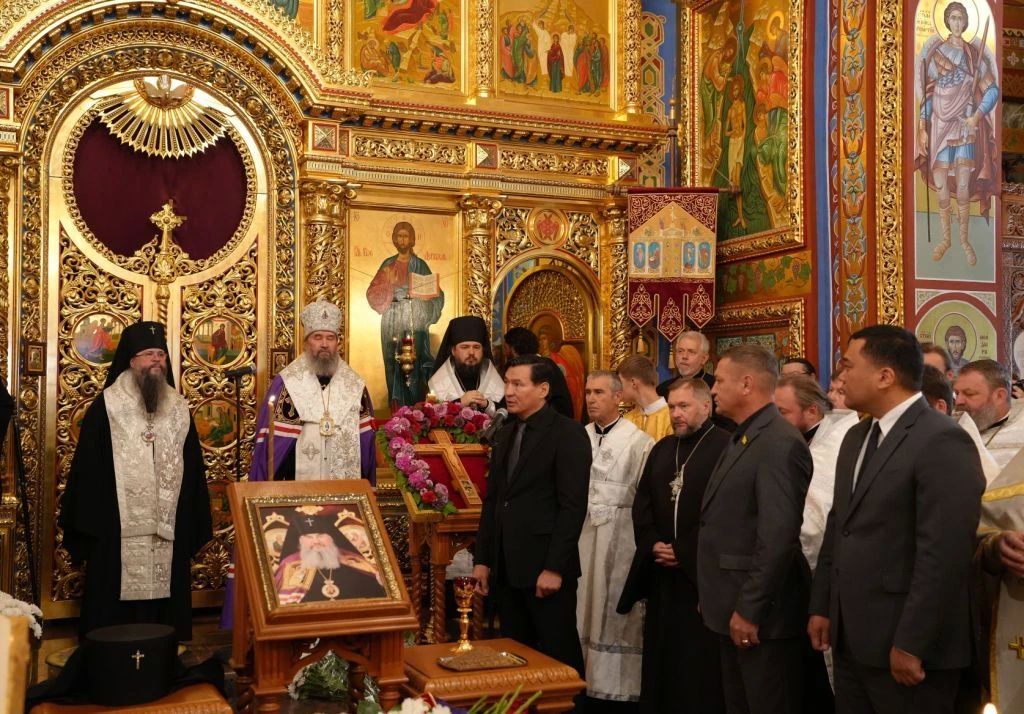 Сегодня в Казанском кафедральном соборе г. Элисты состоялись похороны первого правящего архиерея Элистинской и Калмыцкой епархии, архиепископа Зосимы Сегодня в Казанском кафедральном соборе г. Элисты состоялись похороны первого правящего архиерея Элистинской и Калмыцкой епархии, архиепископа Зосимы