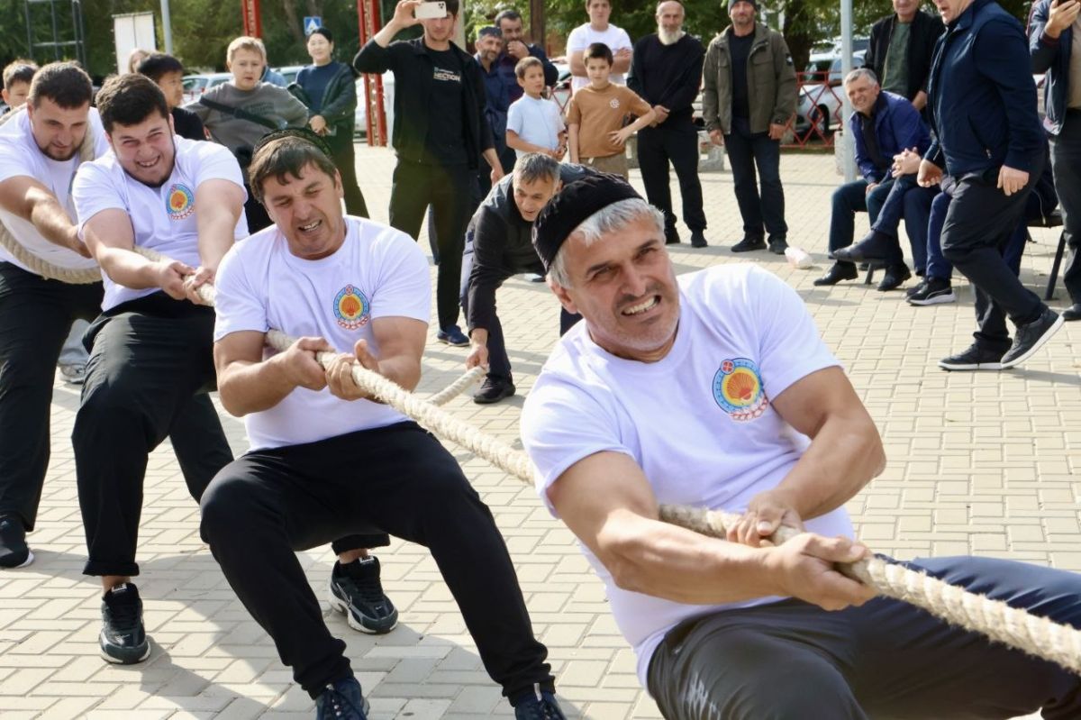 В селе Садовое Сарпинского РМО прошли межрегиональные соревнования по силовым видам спорта, посвящённые Году единства народов России и 177-летию села Садовое В селе Садовое Сарпинского РМО прошли межрегиональные соревнования по силовым видам спорта, посвящённые Году единства народов России и 177-летию села Садовое