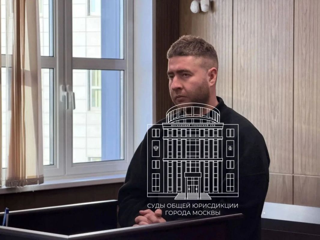 Кастинг-директор московского агентства фотографировал девушку под юбкой в общественном транспорте Кастинг-директор московского агентства фотографировал девушку под юбкой в общественном транспорте