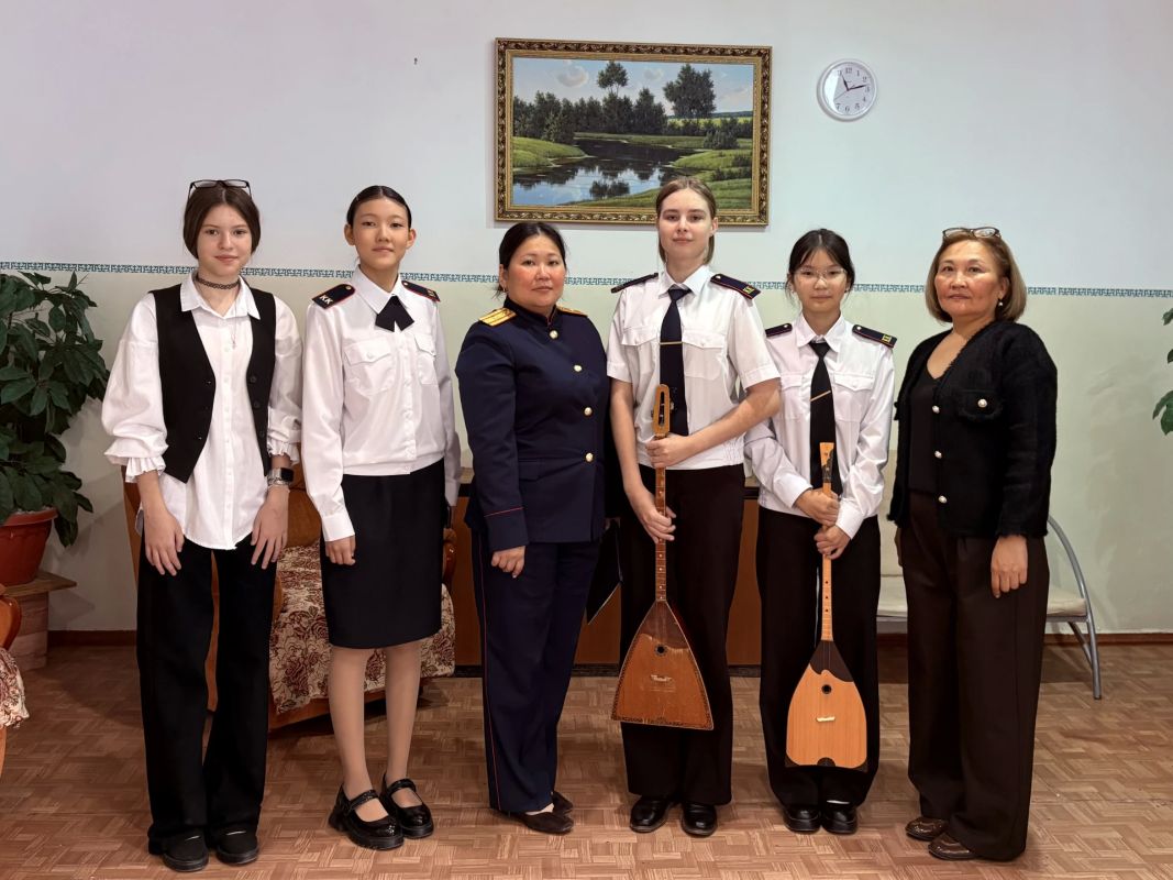 Сотрудники следственного управления СК России по Республике Калмыкия поздравили жителей подшефного дома-интерната с Международным днем пожилых людей Сотрудники следственного управления СК России по Республике Калмыкия поздравили жителей подшефного дома-интерната с Международным днем пожилых людей