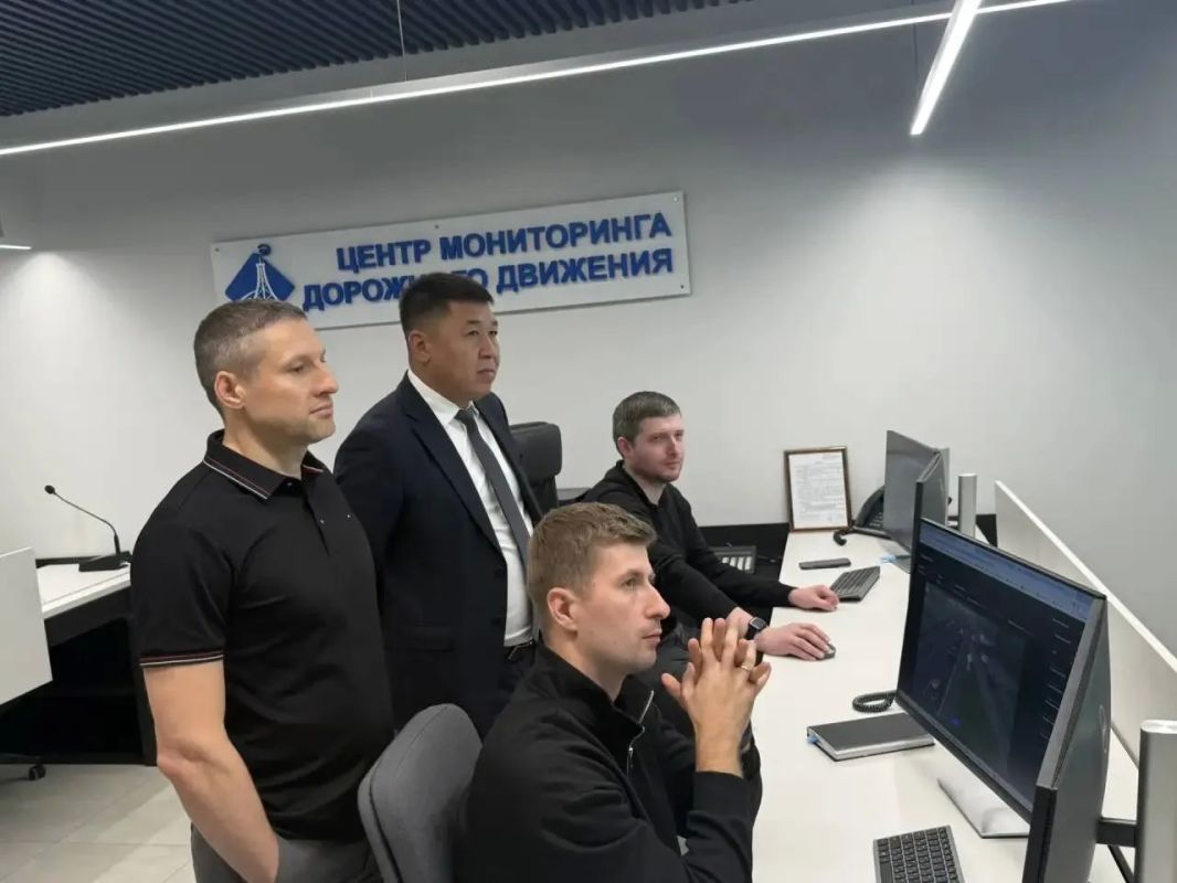 Врио министра по строительству, транспорту и дорожному хозяйству Андрей Шаханов ознакомился с работой РУП «Белдорсвязь» — единого оператора интеллектуальной транспортной системы Беларуси Врио министра по строительству, транспорту и дорожному хозяйству Андрей Шаханов ознакомился с работой РУП «Белдорсвязь» — единого оператора интеллектуальной транспортной системы Беларуси