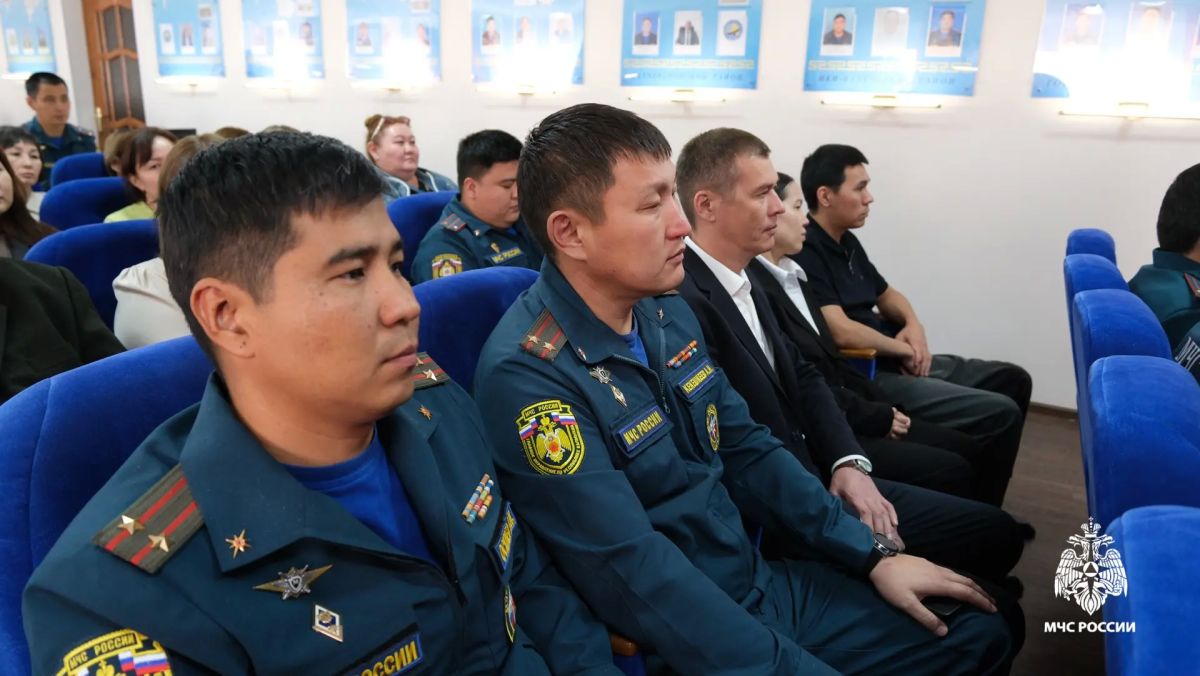 В калмыцком МЧС отметили День гражданской обороны России В калмыцком МЧС отметили День гражданской обороны России