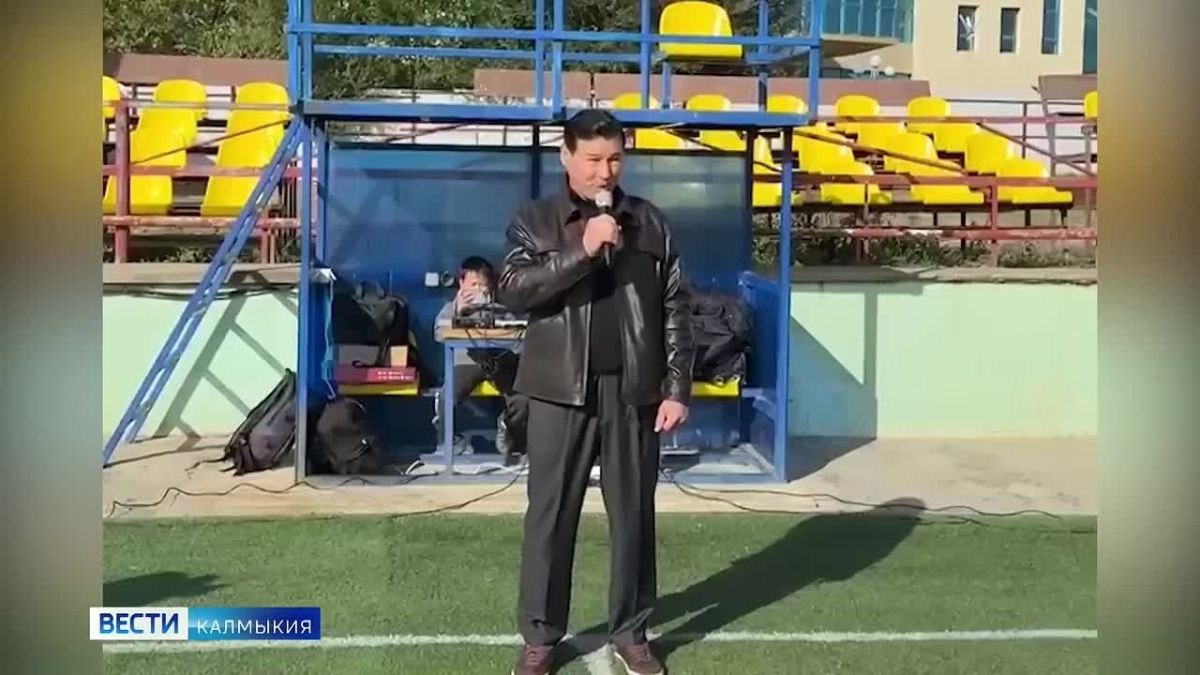 В «Ойрат-Арене» сегодня прошли баталии на черно-белых полях
