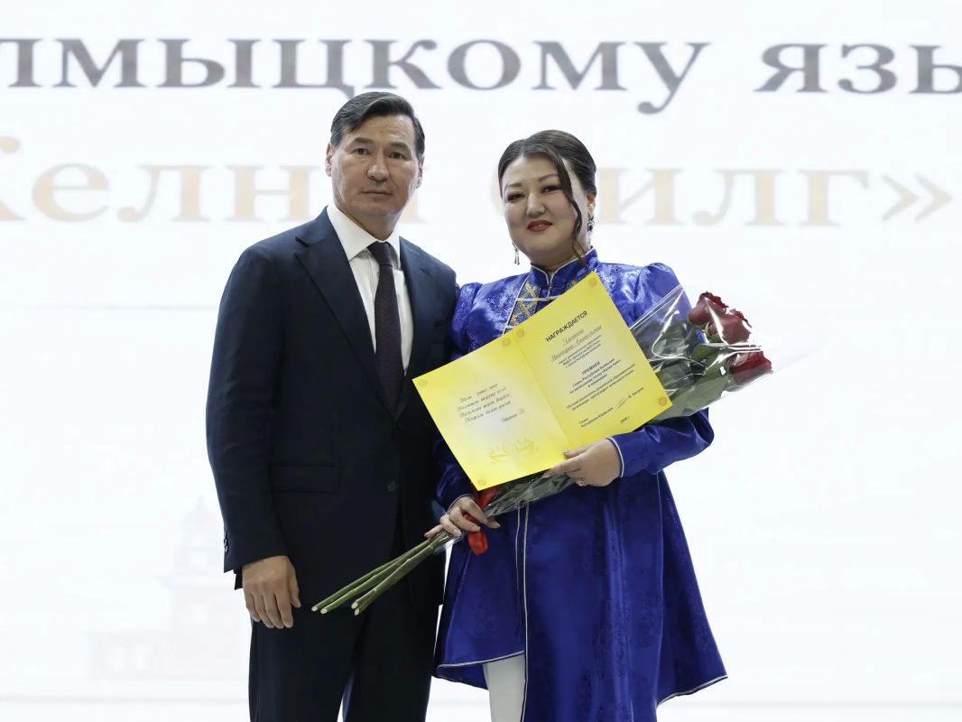 В доме Правительства Калмыкии состоялось торжественное мероприятие, посвященное Международному дню учителя, Дню работника системы профессионального образования, Дню воспитателя и всех дошкольных работников В доме Правительства Калмыкии состоялось торжественное мероприятие, посвященное Международному дню учителя, Дню работника системы профессионального образования, Дню воспитателя и всех дошкольных работников