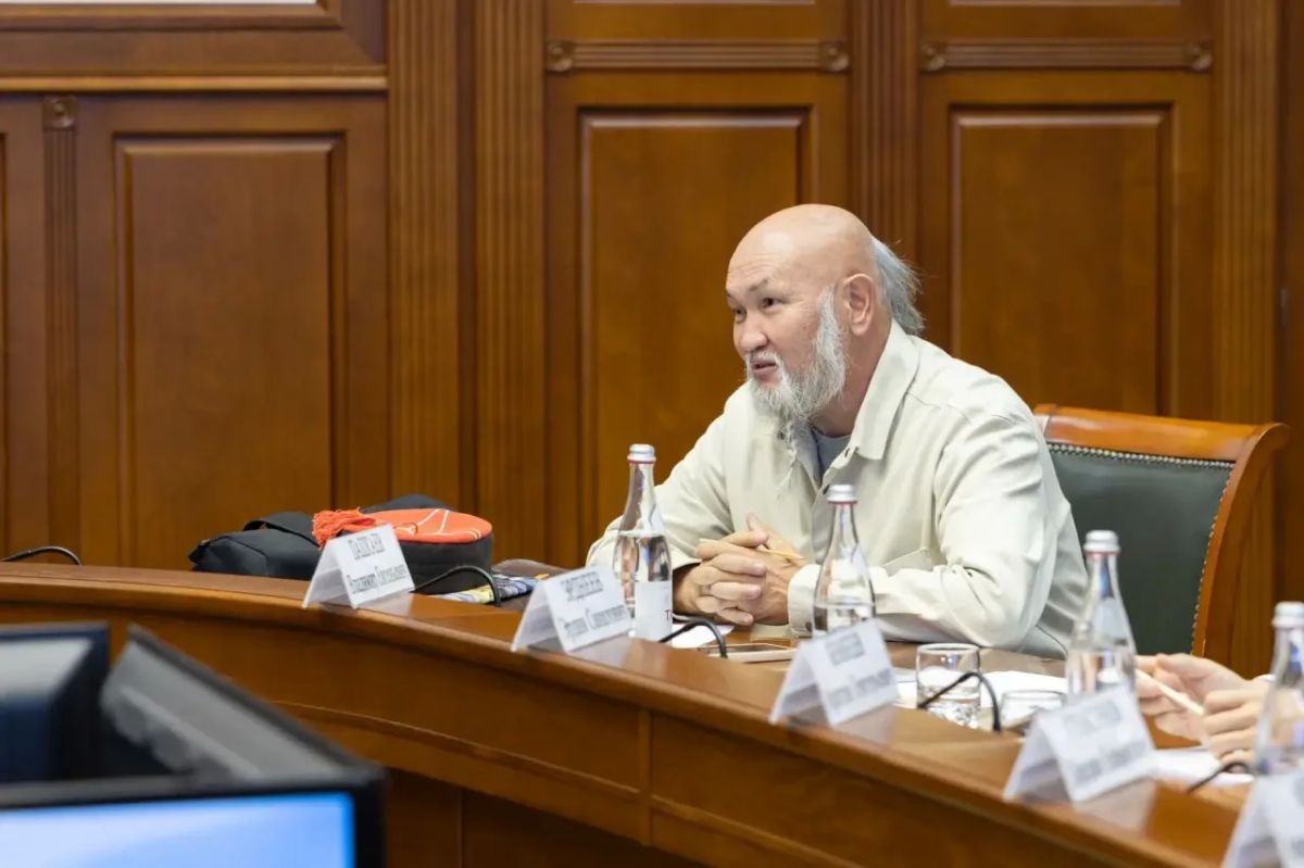 Бату Хасиков: Провел рабочее совещание по вопросу развития киноиндустрии в республике Бату Хасиков: Провел рабочее совещание по вопросу развития киноиндустрии в республике