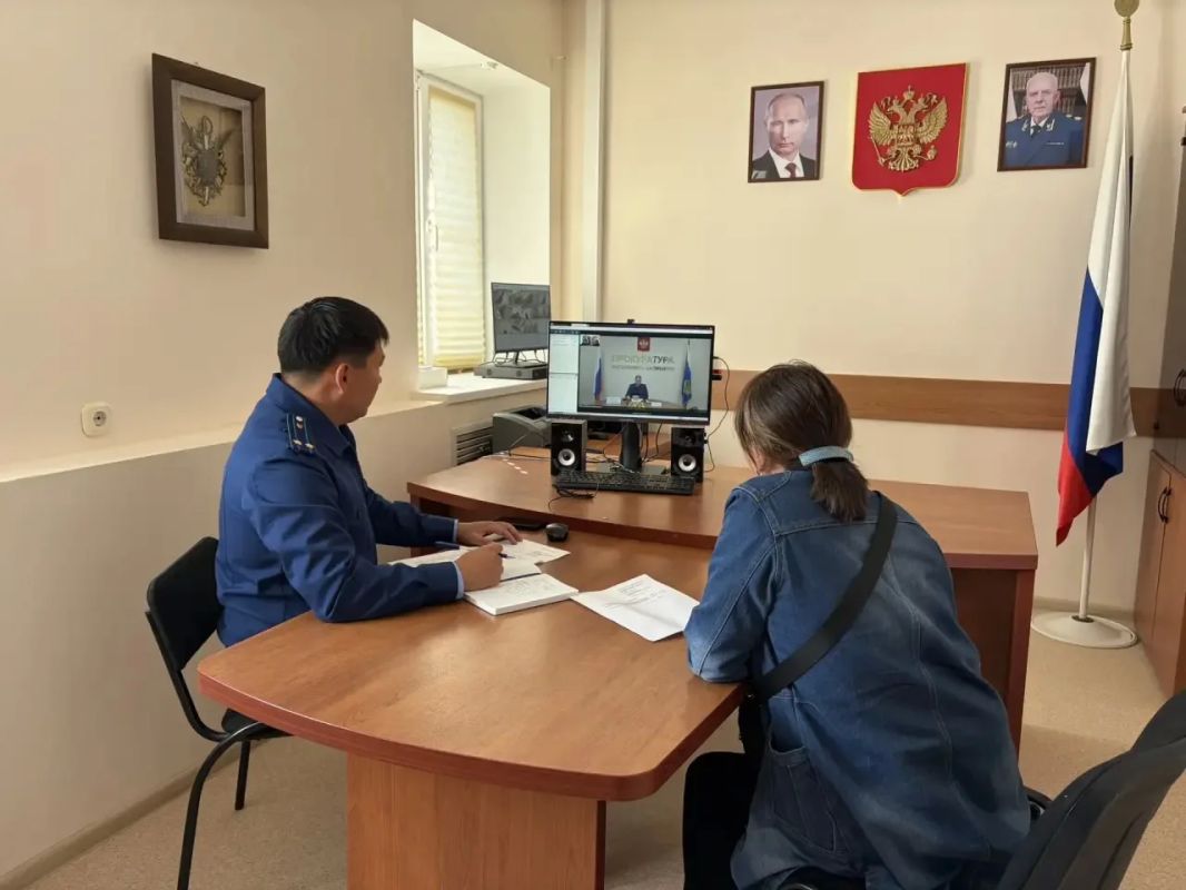 Прокурор республики провел прием жителей Октябрьского и Малодербетовского районов Прокурор республики провел прием жителей Октябрьского и Малодербетовского районов