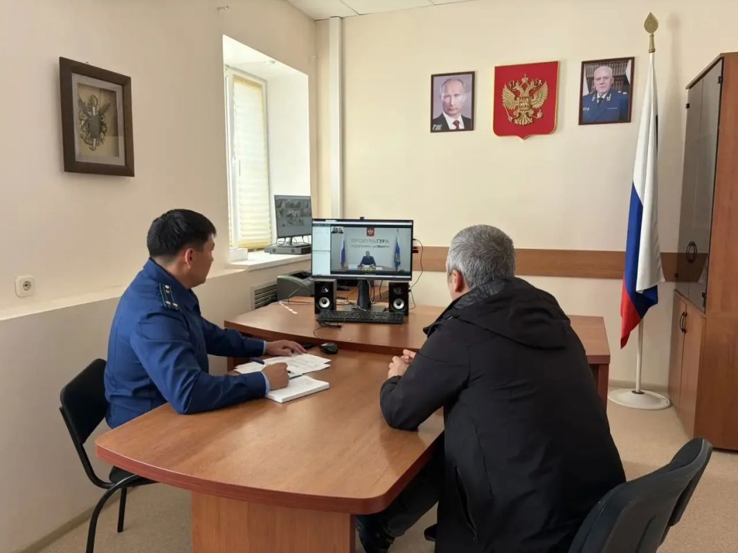 Прокурор республики провел прием жителей Октябрьского и Малодербетовского районов Прокурор республики провел прием жителей Октябрьского и Малодербетовского районов