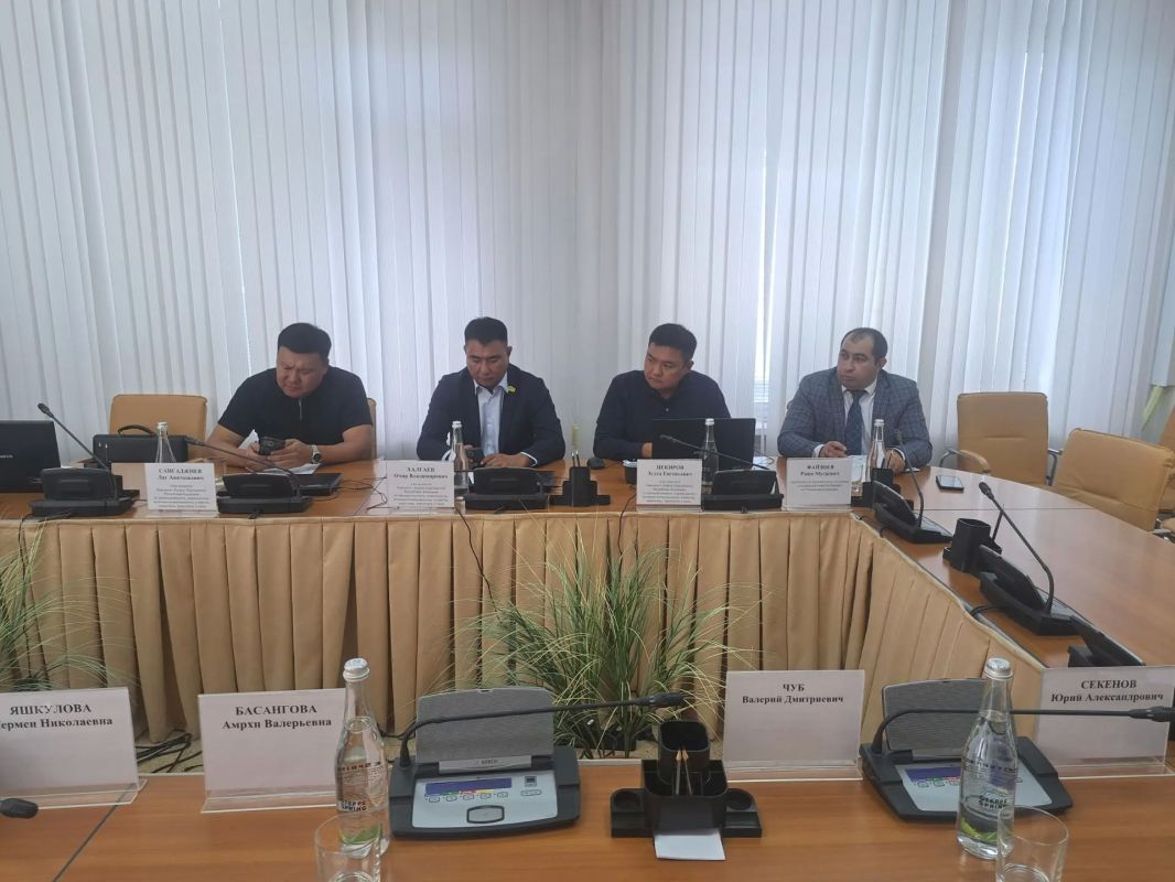 Под председательством Олега Пюрбеева состоялось заседание комитета по промышленности, строительству, жилищно-коммунальному хозяйству, энергетике, транспорту и связи Народного Хурала (Парламента) Республики Калмыкия Под председательством Олега Пюрбеева состоялось заседание комитета по промышленности, строительству, жилищно-коммунальному хозяйству, энергетике, транспорту и связи Народного Хурала (Парламента) Республики Калмыкия
