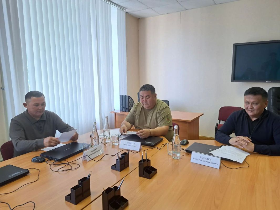 Под председательством Чимида Джангаева состоялось заседание Мандатной комиссии Народного Хурала (Парламента) Республики Калмыкия
