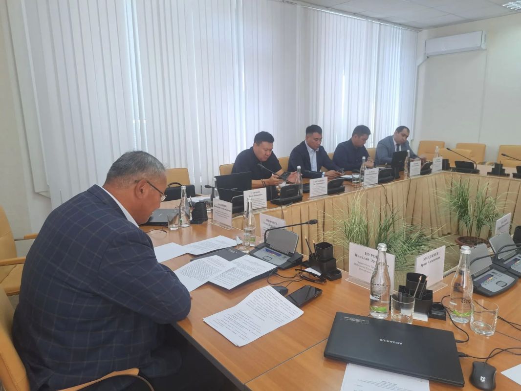 Под председательством Олега Пюрбеева состоялось заседание комитета по промышленности, строительству, жилищно-коммунальному хозяйству, энергетике, транспорту и связи Народного Хурала (Парламента) Республики Калмыкия Под председательством Олега Пюрбеева состоялось заседание комитета по промышленности, строительству, жилищно-коммунальному хозяйству, энергетике, транспорту и связи Народного Хурала (Парламента) Республики Калмыкия