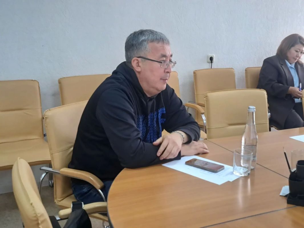 Под председательством Олега Пюрбеева состоялось заседание комитета по промышленности, строительству, жилищно-коммунальному хозяйству, энергетике, транспорту и связи Народного Хурала (Парламента) Республики Калмыкия Под председательством Олега Пюрбеева состоялось заседание комитета по промышленности, строительству, жилищно-коммунальному хозяйству, энергетике, транспорту и связи Народного Хурала (Парламента) Республики Калмыкия